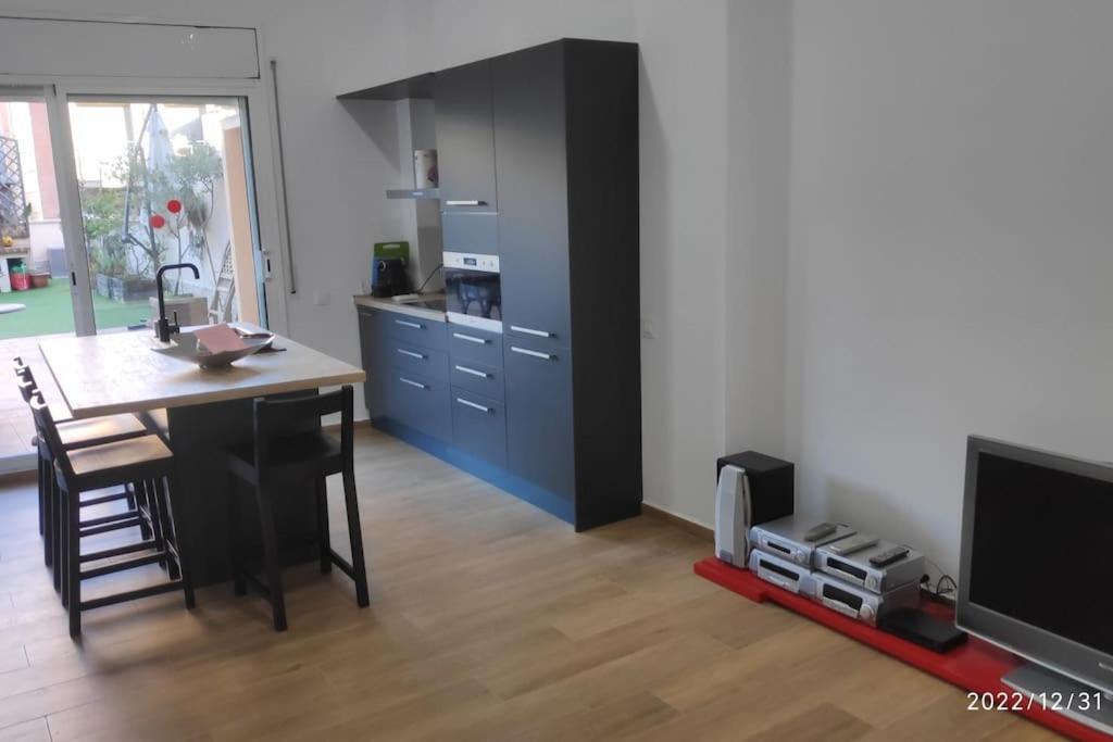 Precioso Apartamento Con Magnifico Patio. Sant Feliu de Llobregat Extérieur photo