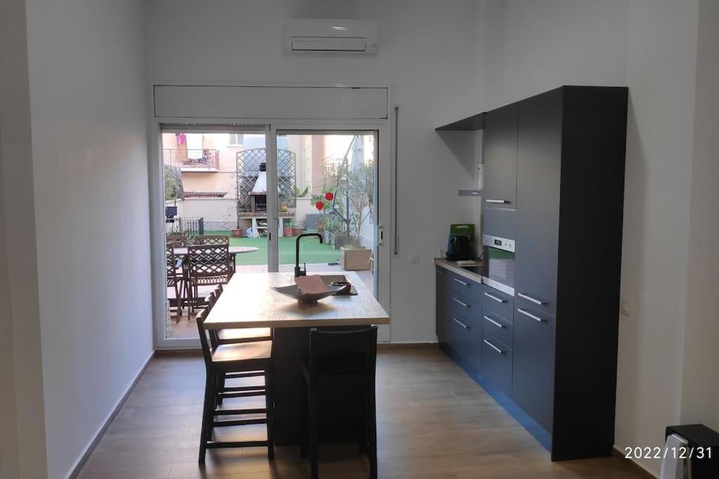 Precioso Apartamento Con Magnifico Patio. Sant Feliu de Llobregat Extérieur photo