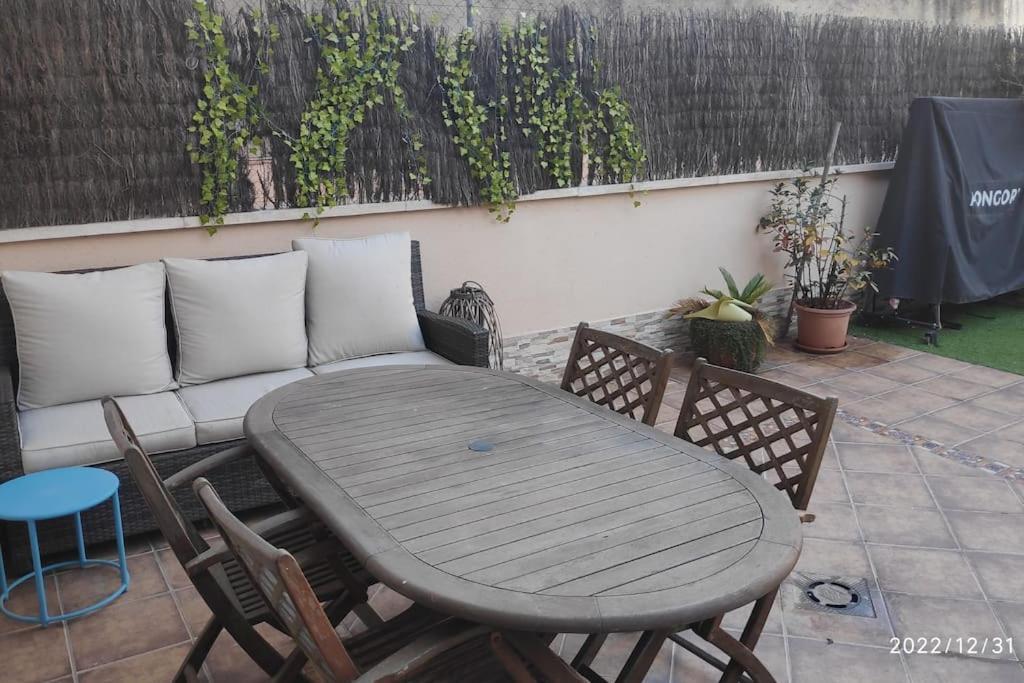 Precioso Apartamento Con Magnifico Patio. Sant Feliu de Llobregat Extérieur photo